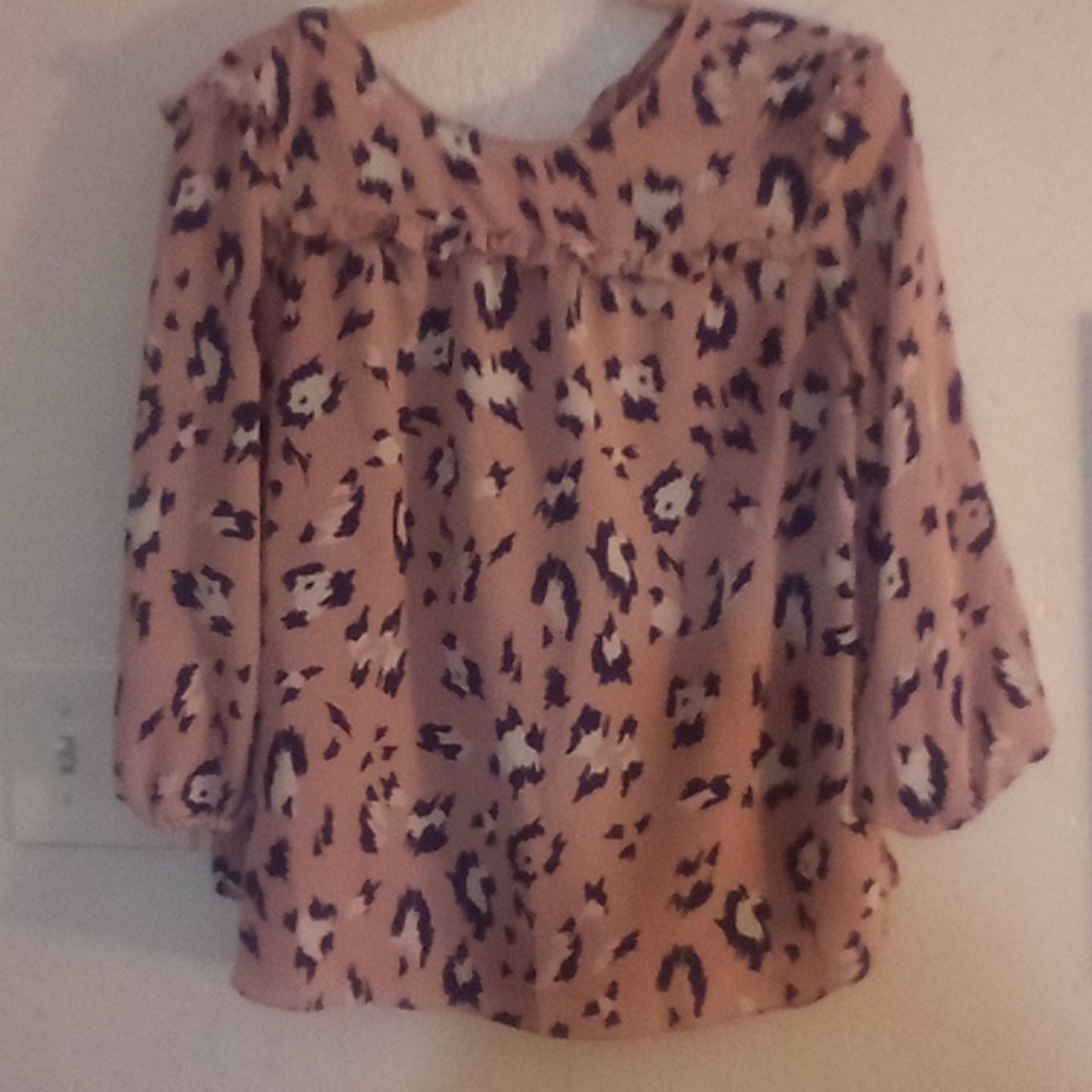 Quarter inch sleeve shirts with ruffle and design made by juicy couture